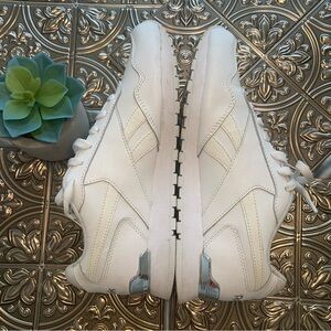 🌹 Retro Classic Reebok Women's White Sneakers